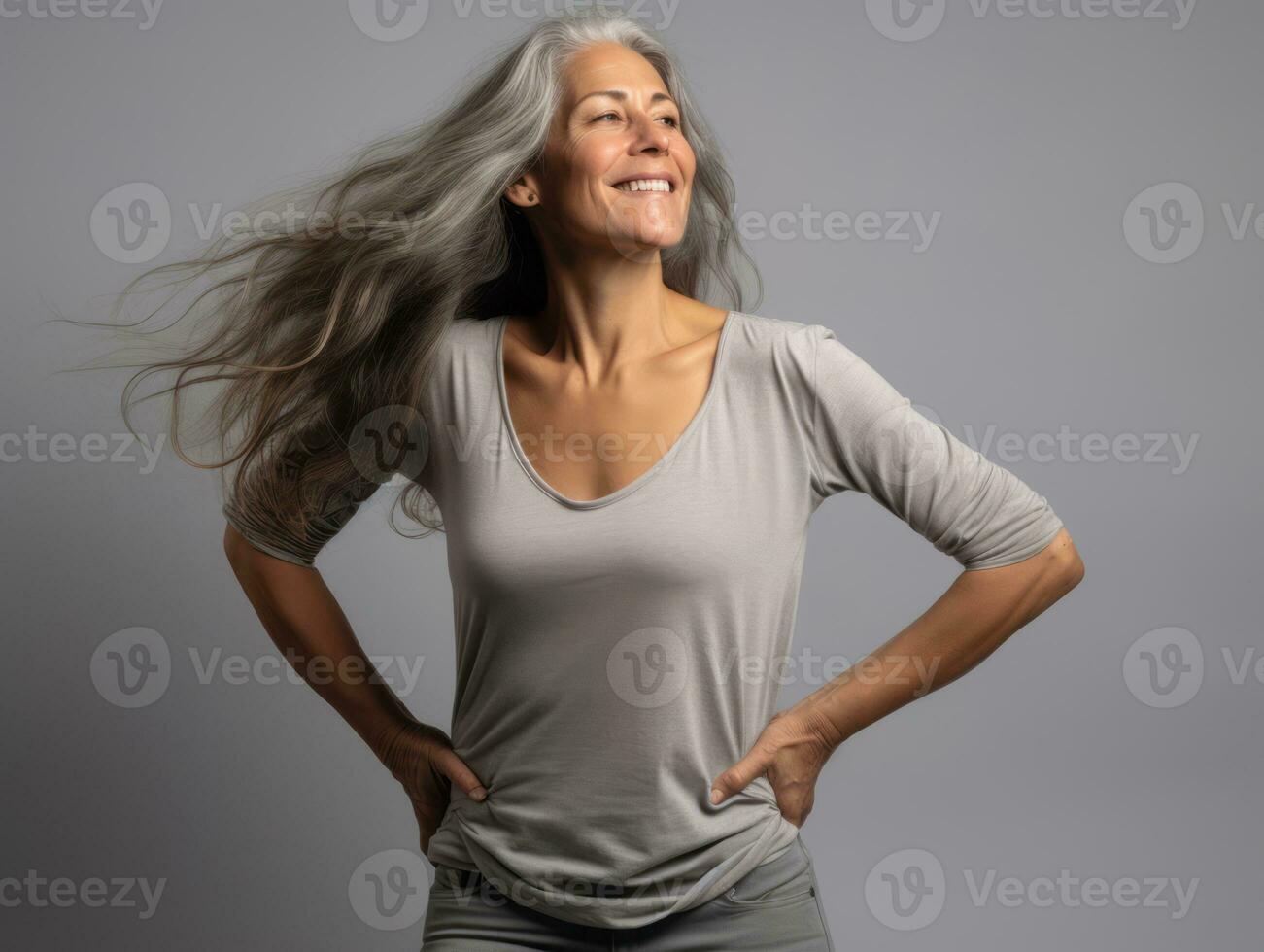 studio skott av medelålders kvinna dynamisk emotionell gester ai generativ foto