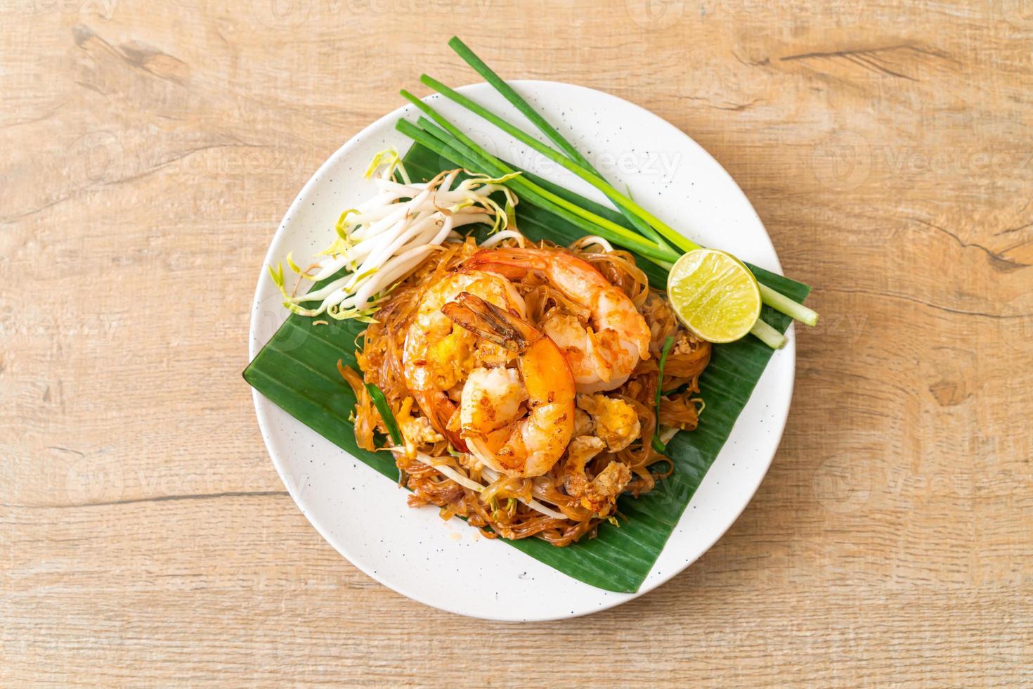 pad thai - stekt risnudlar foto