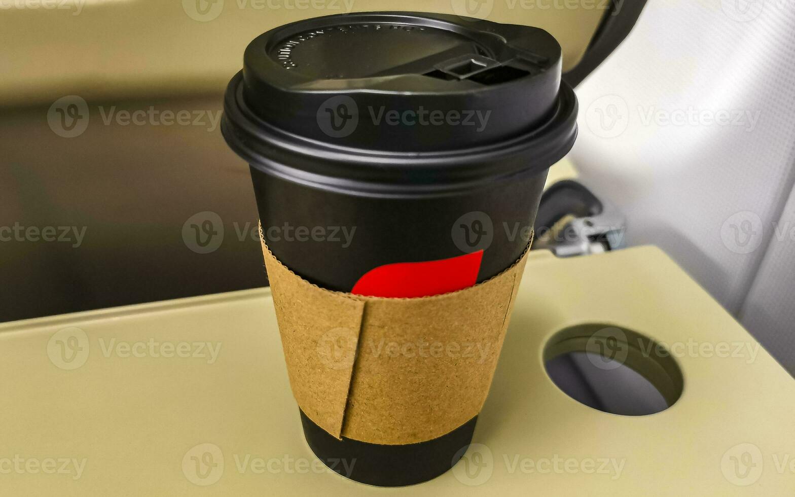 svart kopp råna svart kaffe till ta på plan Mexiko. foto