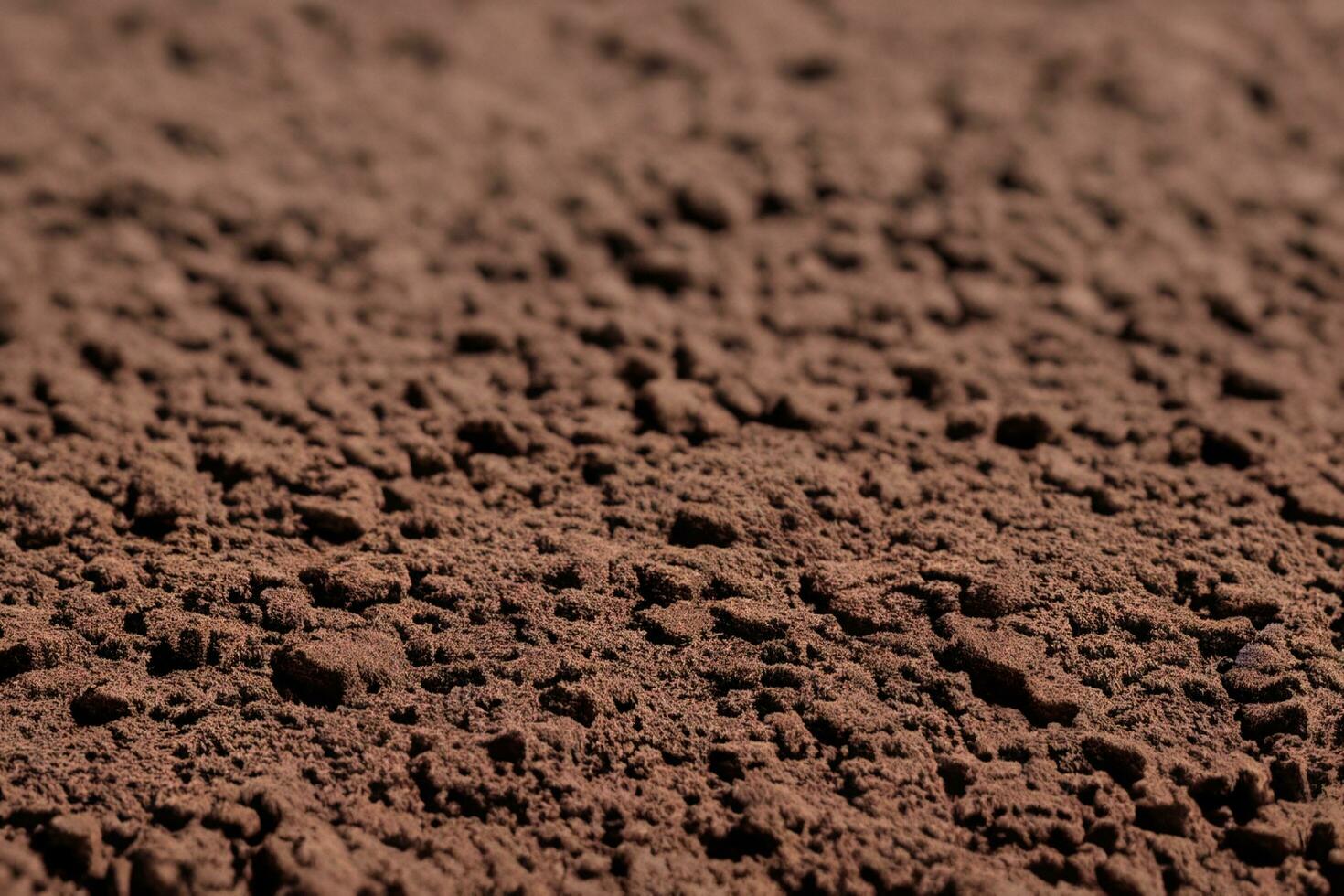 brun jord yta. stänga upp naturlig bakgrund foto
