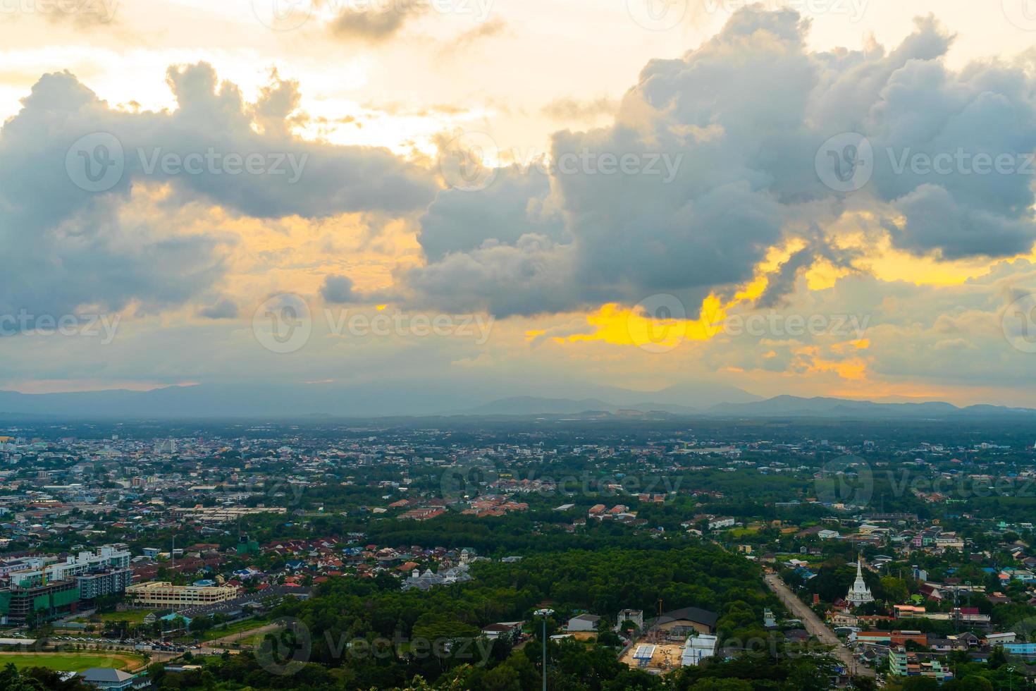 hatt yai stad med skymningshimmel vid Songkhla i Thailand foto