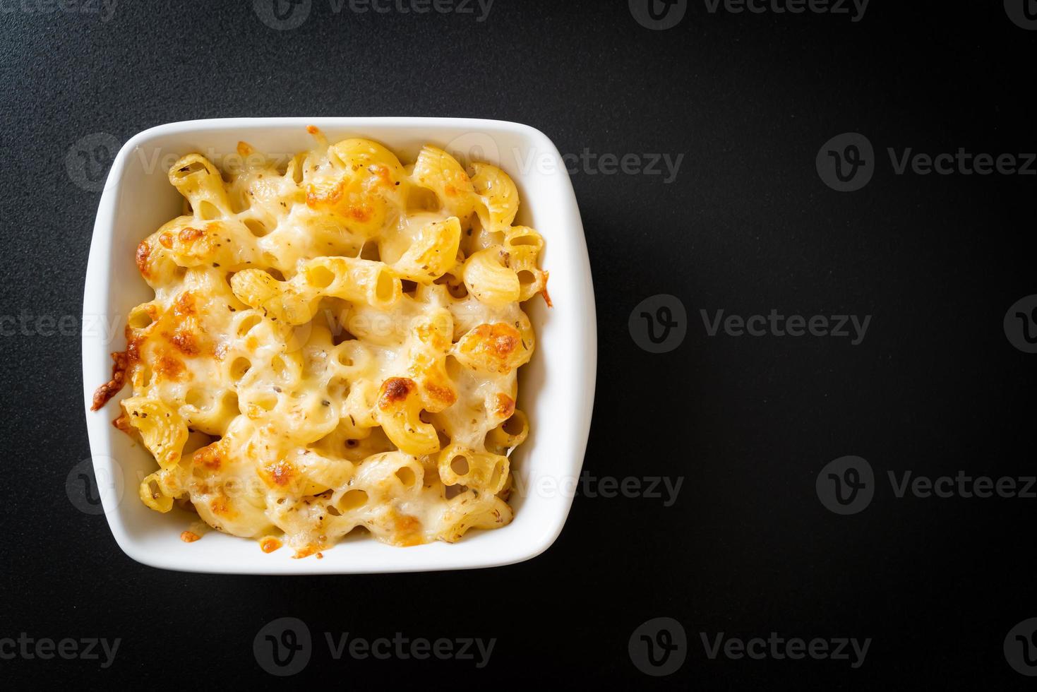 amerikansk mac och ost, makaronipasta i ostliknande sås foto