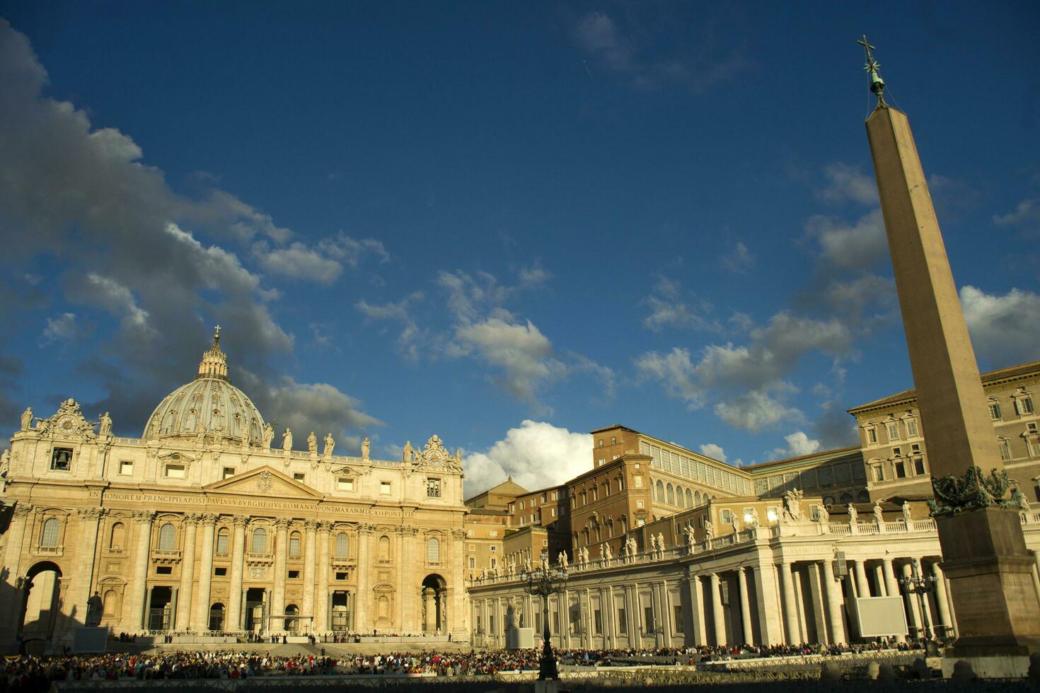 de basilika av st. Peter på gryning foto