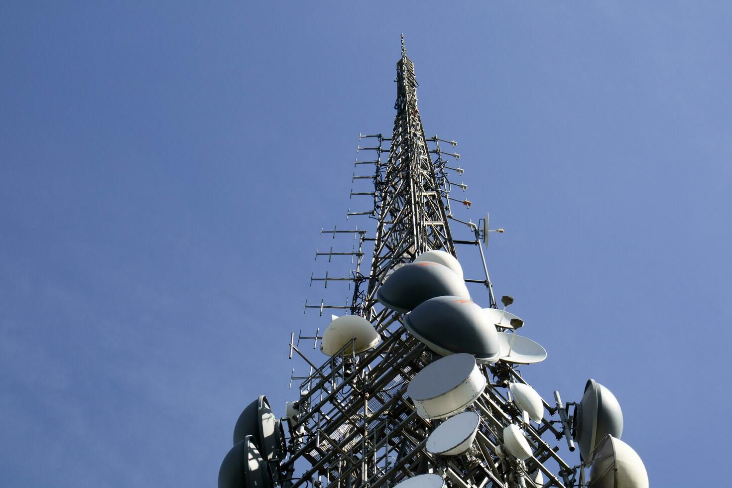 fotografisk dokumentation av antenner för telekommunikation foto