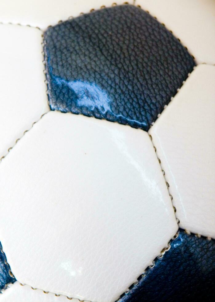 en stänga upp av en fotboll boll med läder foto