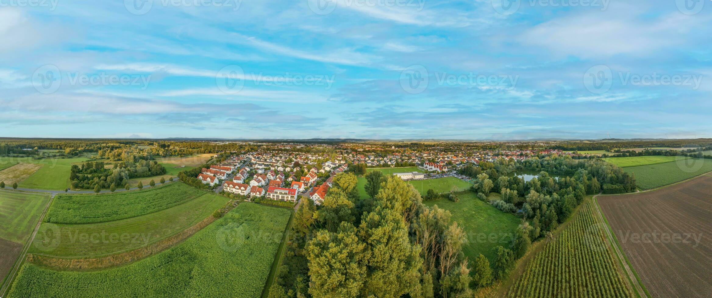 Drönare panorama av de små stad dieburg nära darmstadt i sydlig hesse i sommar foto