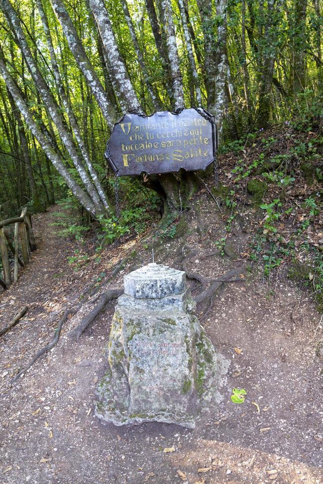 Italiens geografiska centrum ligger i Narni foto