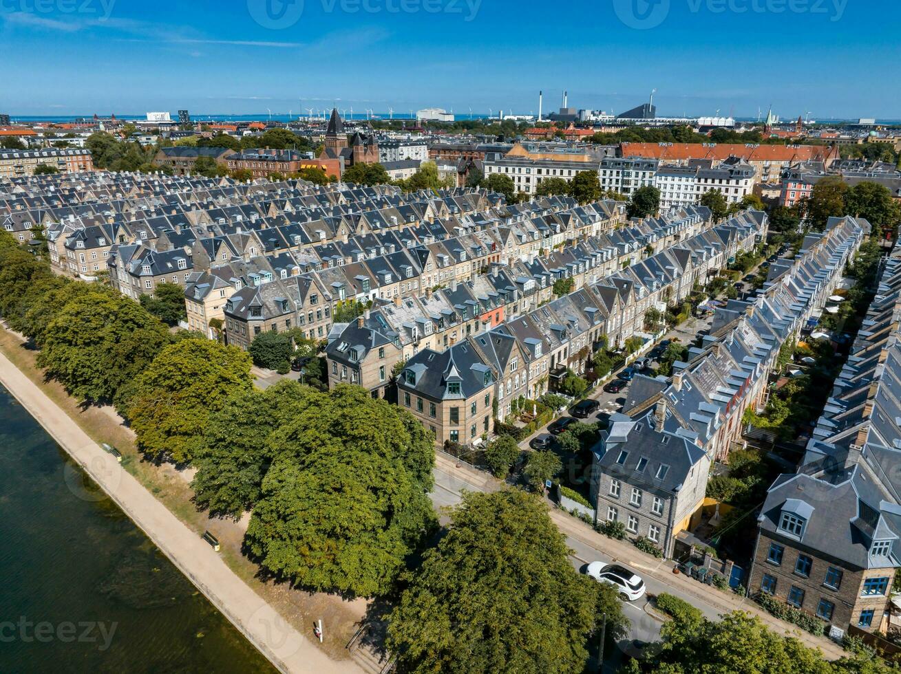 antenn se av de hustak av kartoffelraekkerne grannskap, i Österbro, köpenhamn, Danmark. foto