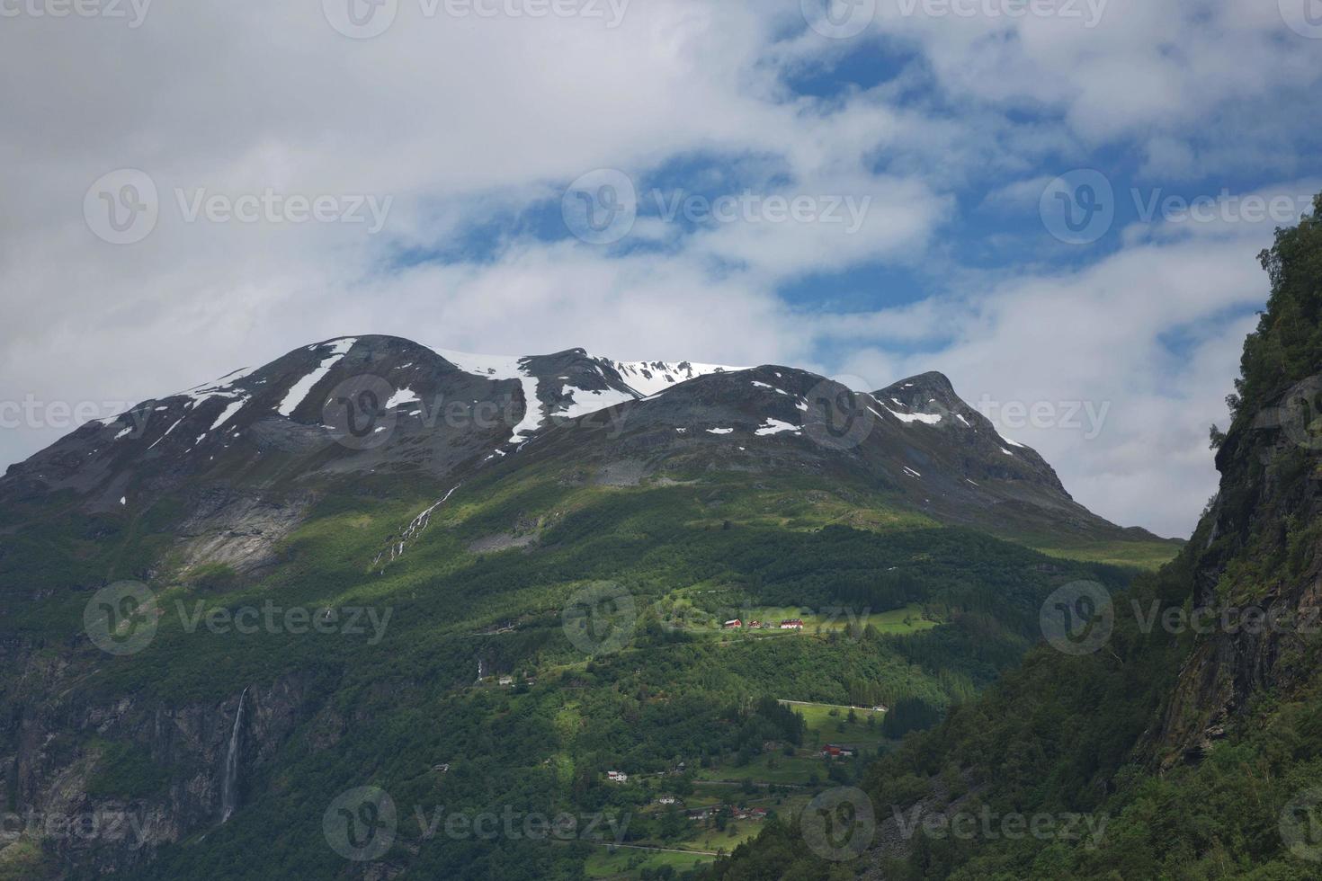 landskap vid geirangerfjorden i norge foto