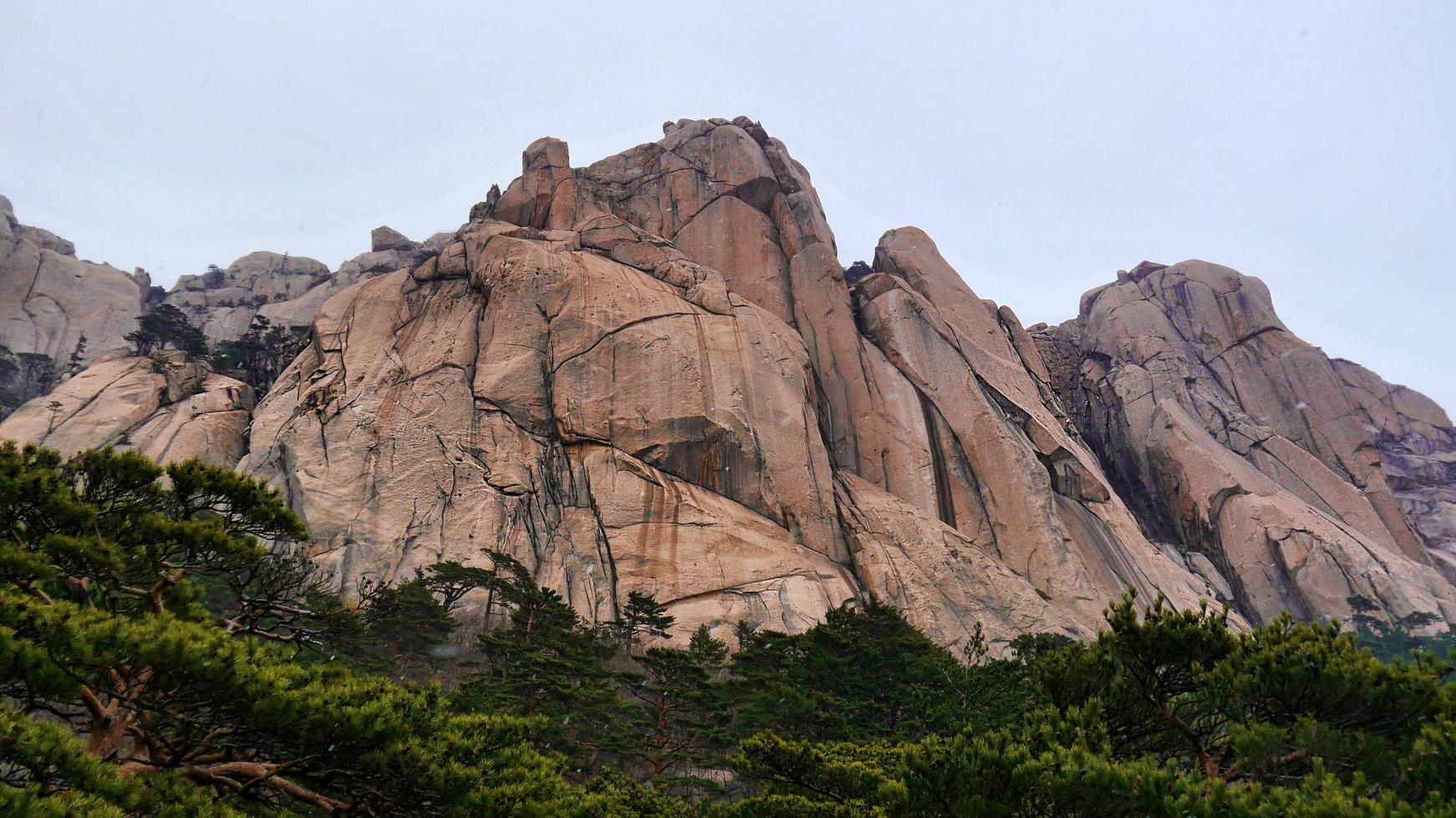 stora stenar vid Seoraksan nationalpark foto
