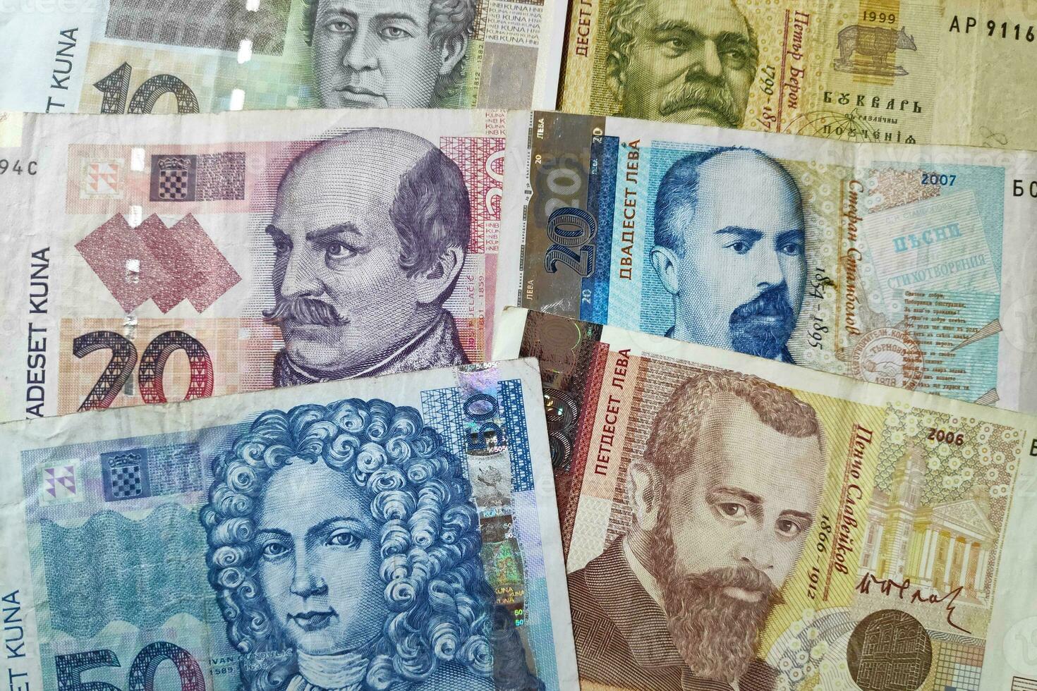 stack av kroatisk kuna och bulgarian lev foto