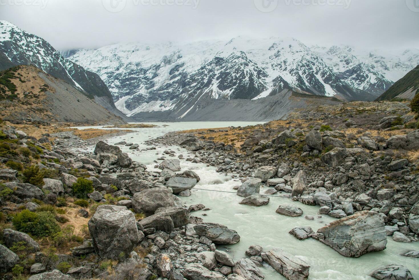 de skön landskap av hora dal spår i aoraki montera laga mat de högsta bergen i ny själland. foto