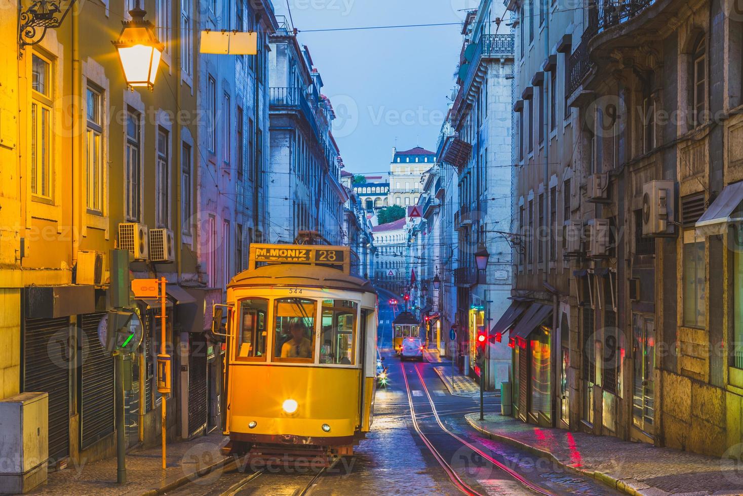 spårvagn på linje 28 i Lissabon, Portugal foto