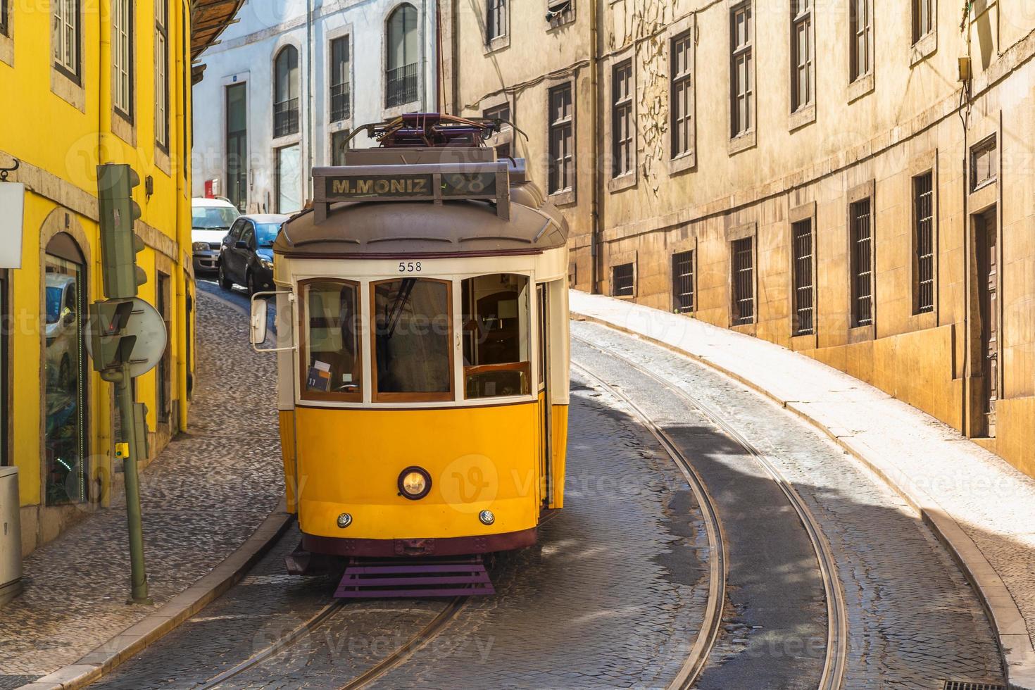 spårvagn på linje 28 i Lissabon, Portugal foto