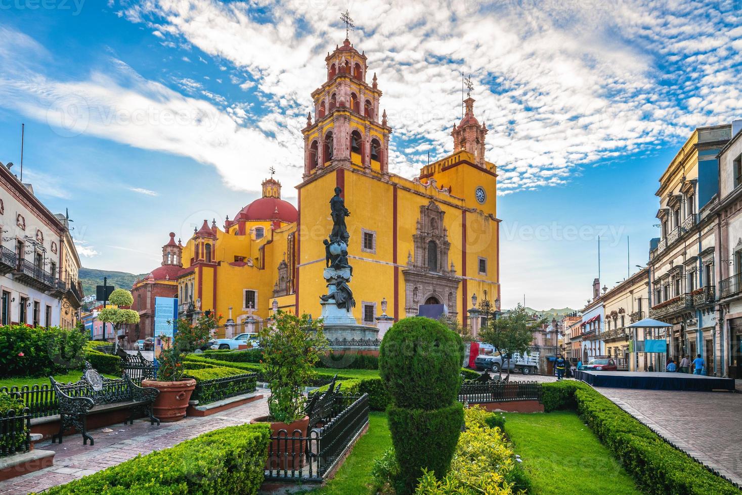 fasad av guanajuato-katedralen i mexico foto