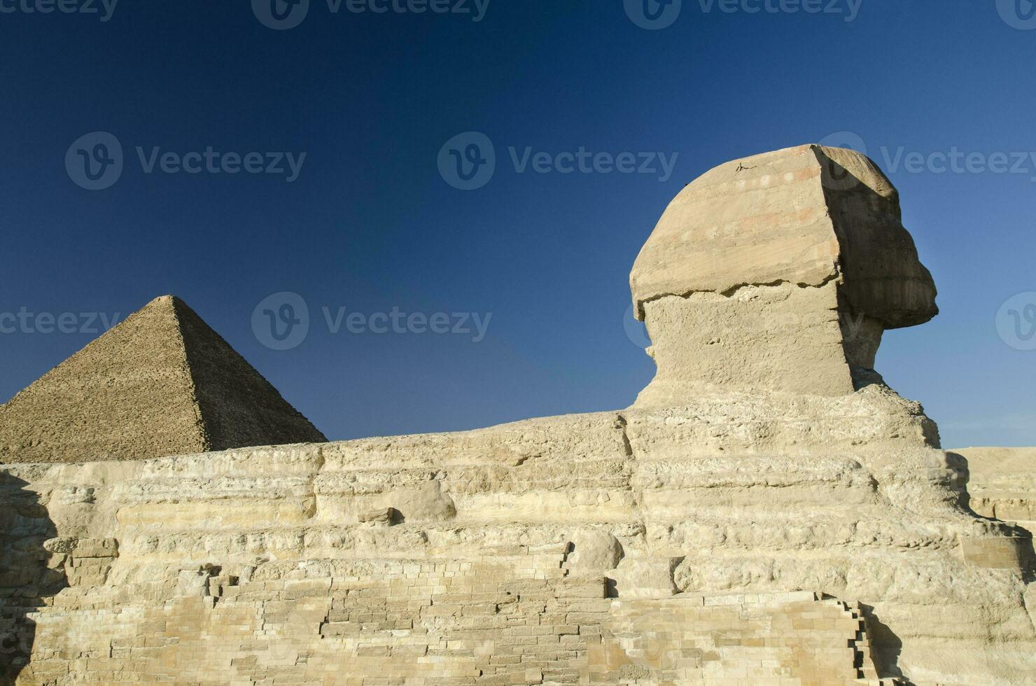 sfinx och bra pyramid av giza foto