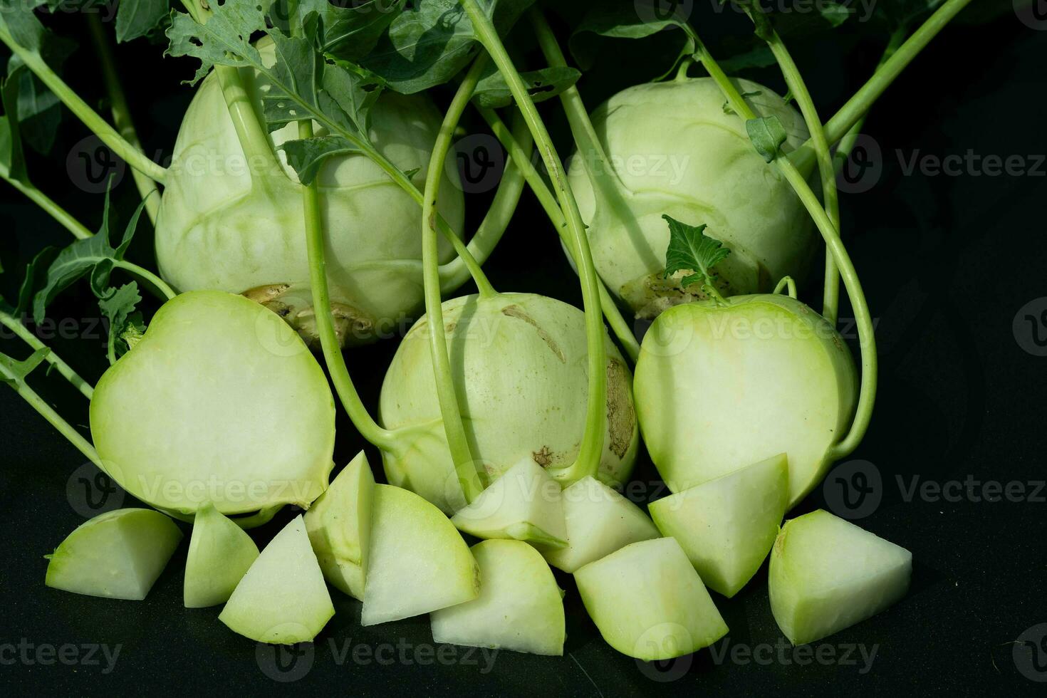 annorlunda typer av kålrabbi brassica oleracea från vår egen trädgård foto