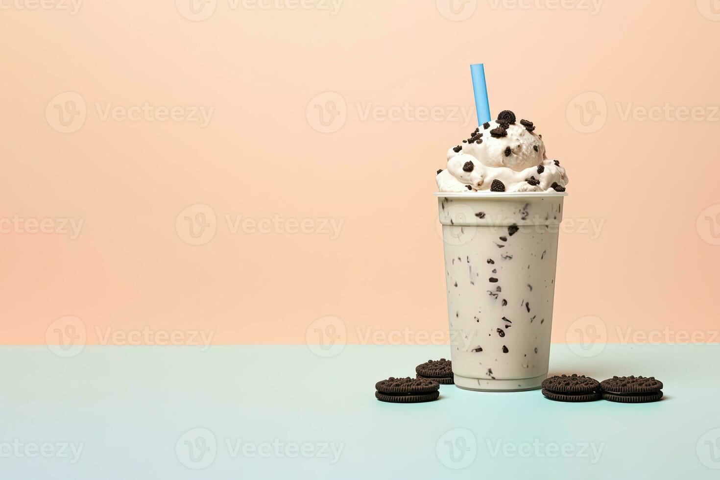 småkakor och grädde milkshake i en hämtmat kopp med kopia Plats. ai genererad foto