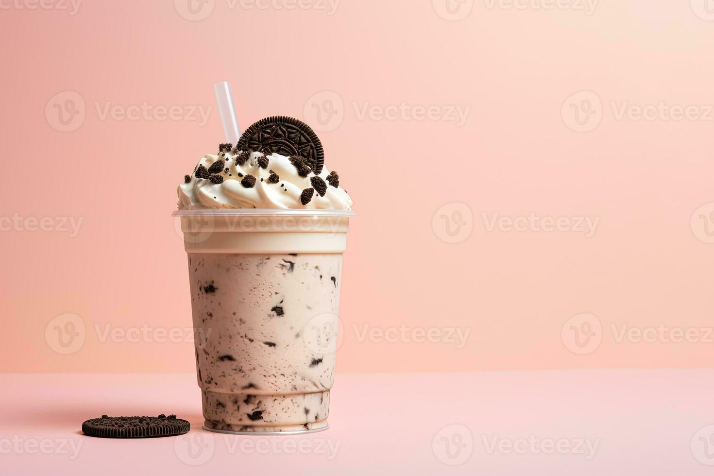 småkakor och grädde milkshake i en hämtmat kopp med kopia Plats. ai genererad foto