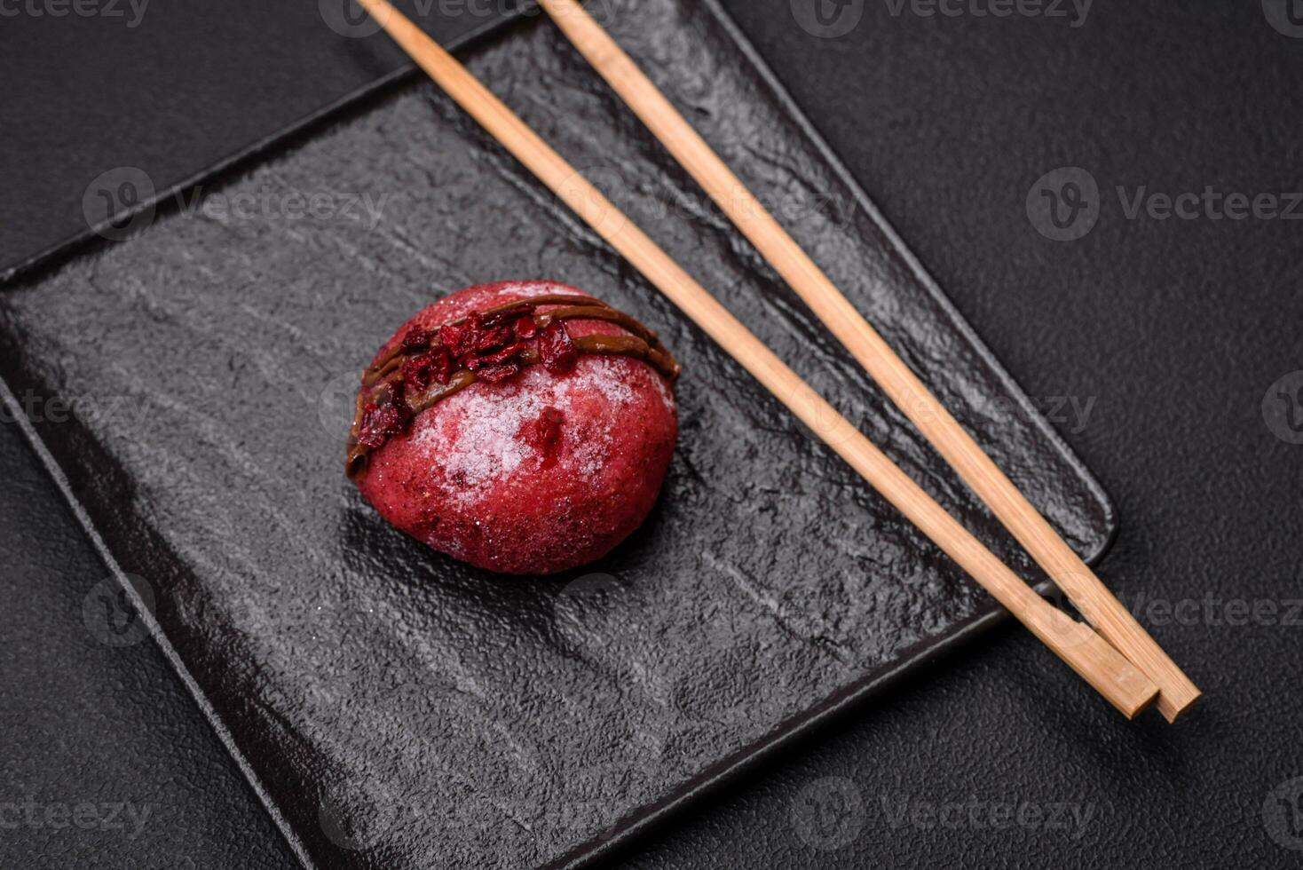 utsökt ljuv färgrik mochi desserter eller is grädde med ris deg och pålägg foto