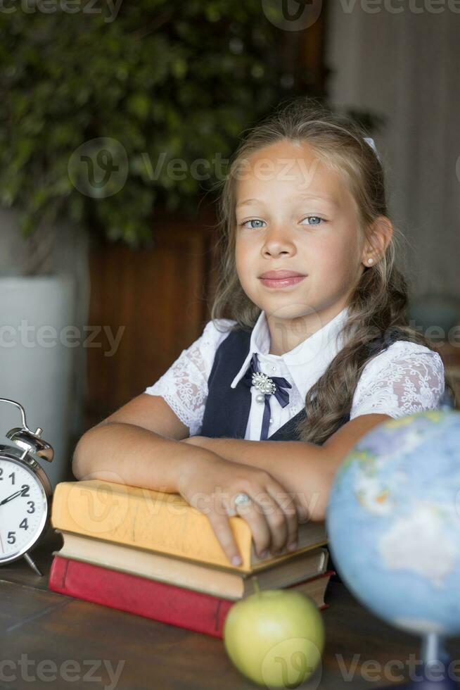 primär skola flicka, i skola enhetlig foto