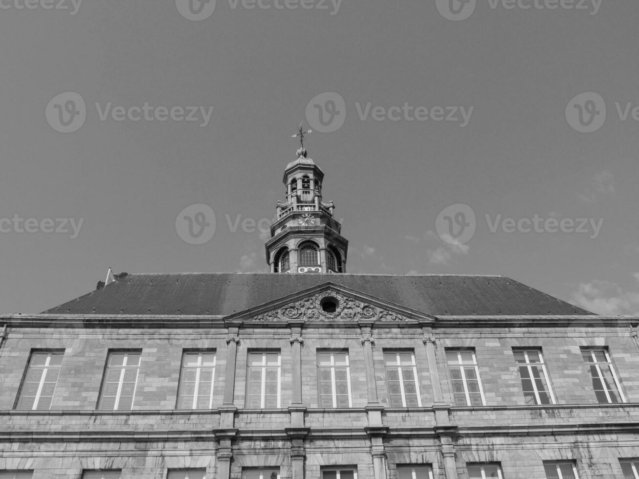 de vacker stad av maastricht foto