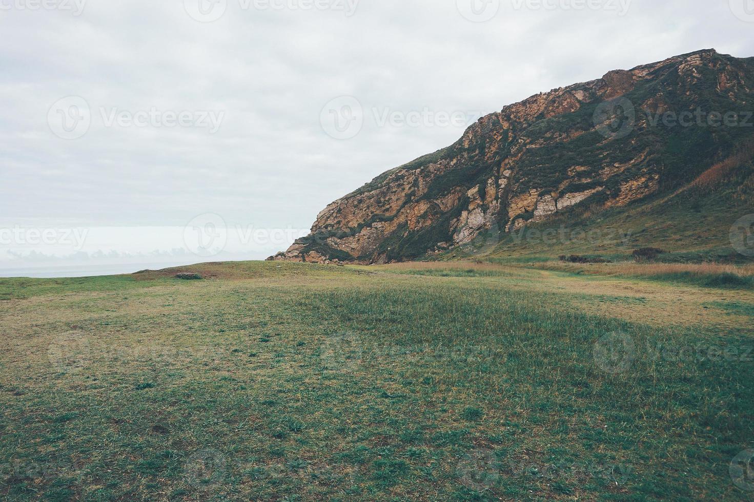 strandlandskap i kusten i bilbao spanien foto