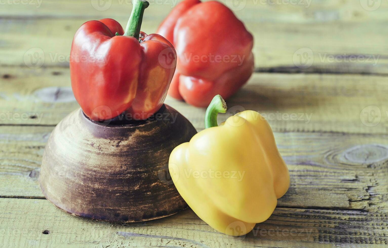 röda och gula paprika foto