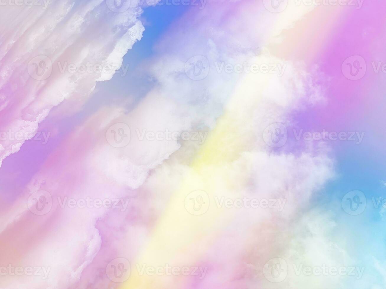 skönhet ljuv pastell lila gul färgrik med fluffig moln på himmel. mång Färg regnbåge bild. abstrakt fantasi växande ljus foto