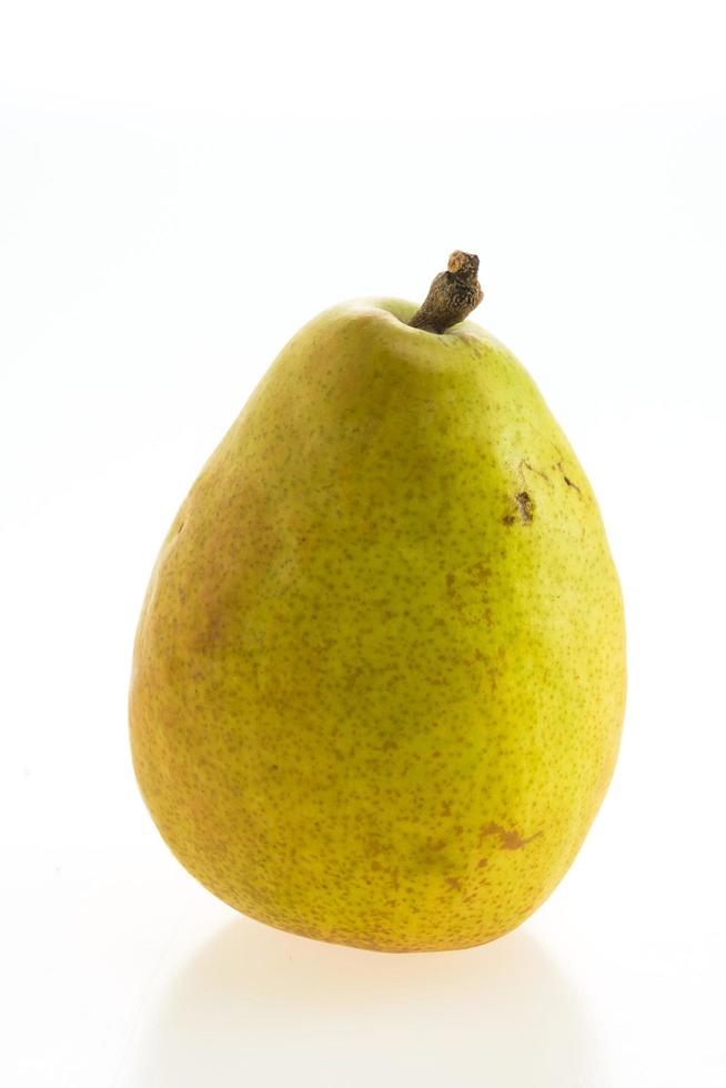 päronfrukt på vitt foto