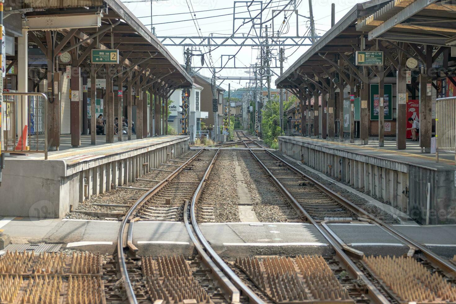 enoshima spårvagn eller elektrisk järnväg tåg på fujisawa och kamakura, kanagawa, japan foto