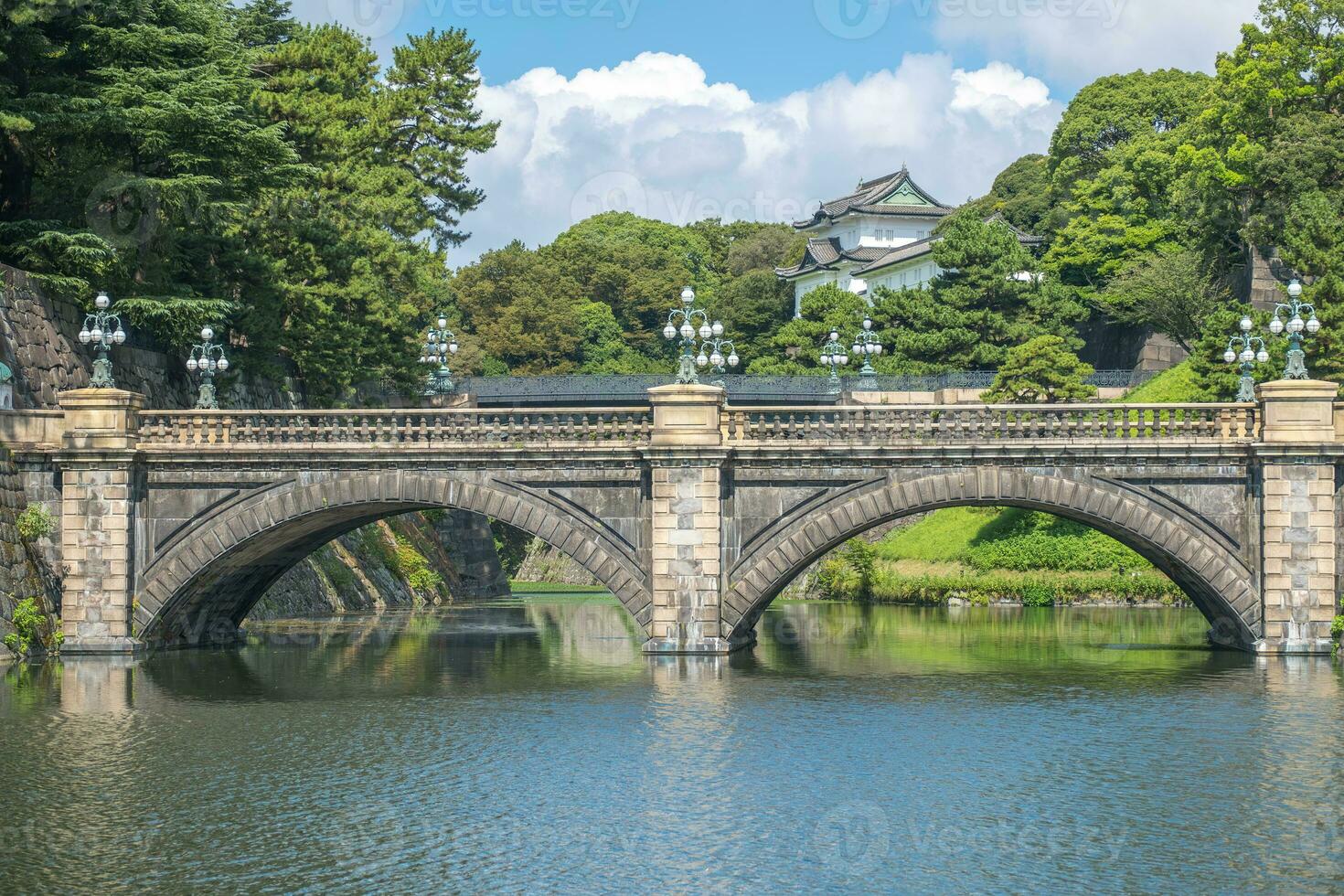 nijubashi bro och slott på kejserlig palats i chiyoda stad, tokyo, japan. foto