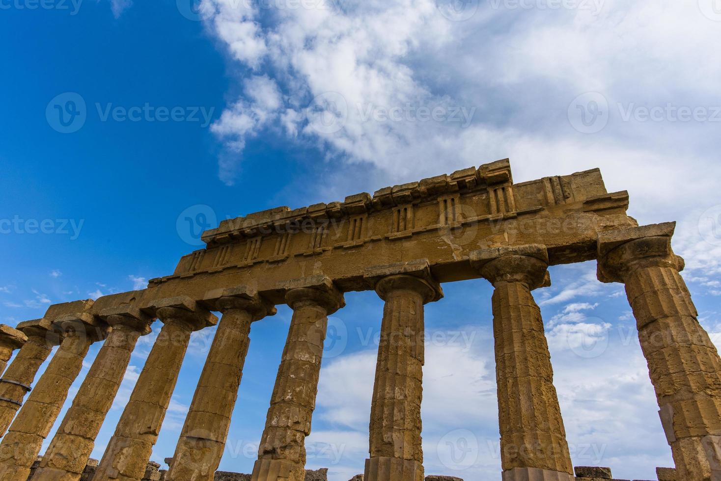 Grekiskt tempel vid Selinunte i Sicilien, Italien foto