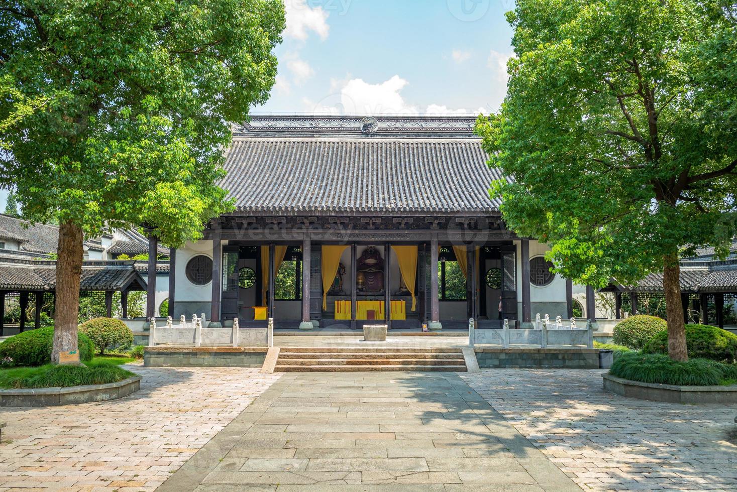 fasadvy av templet för allmän wu i wuzhen foto