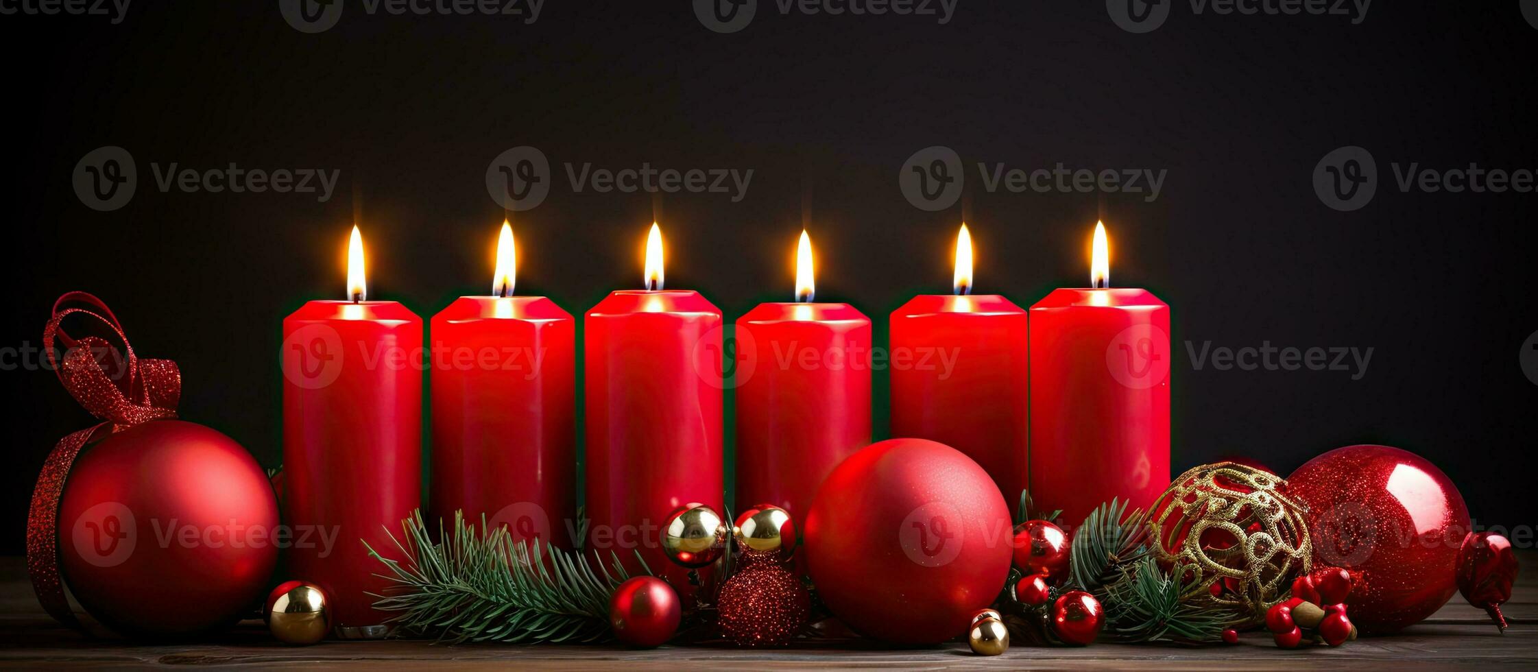 dekorativ objekt och en kvartett av djupröd ljus för de första advent säsong foto