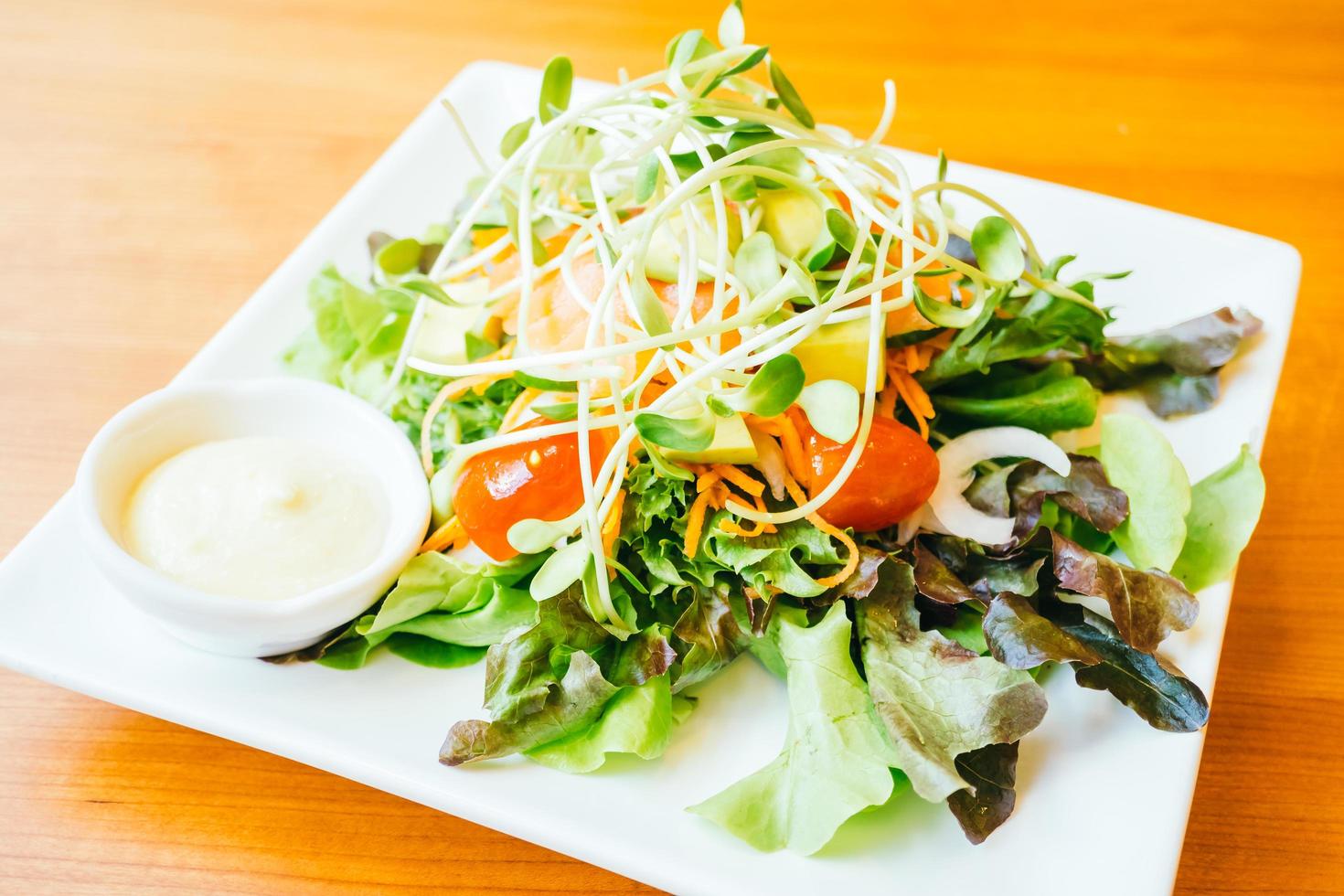 rökt lax kött sallad foto