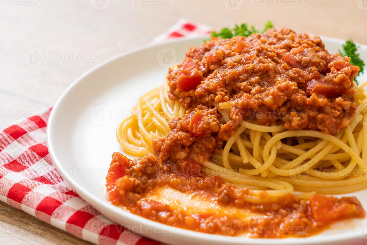 spaghetti bolognese fläsk eller spaghetti med malet fläsk tomatsås - italiensk matstil foto