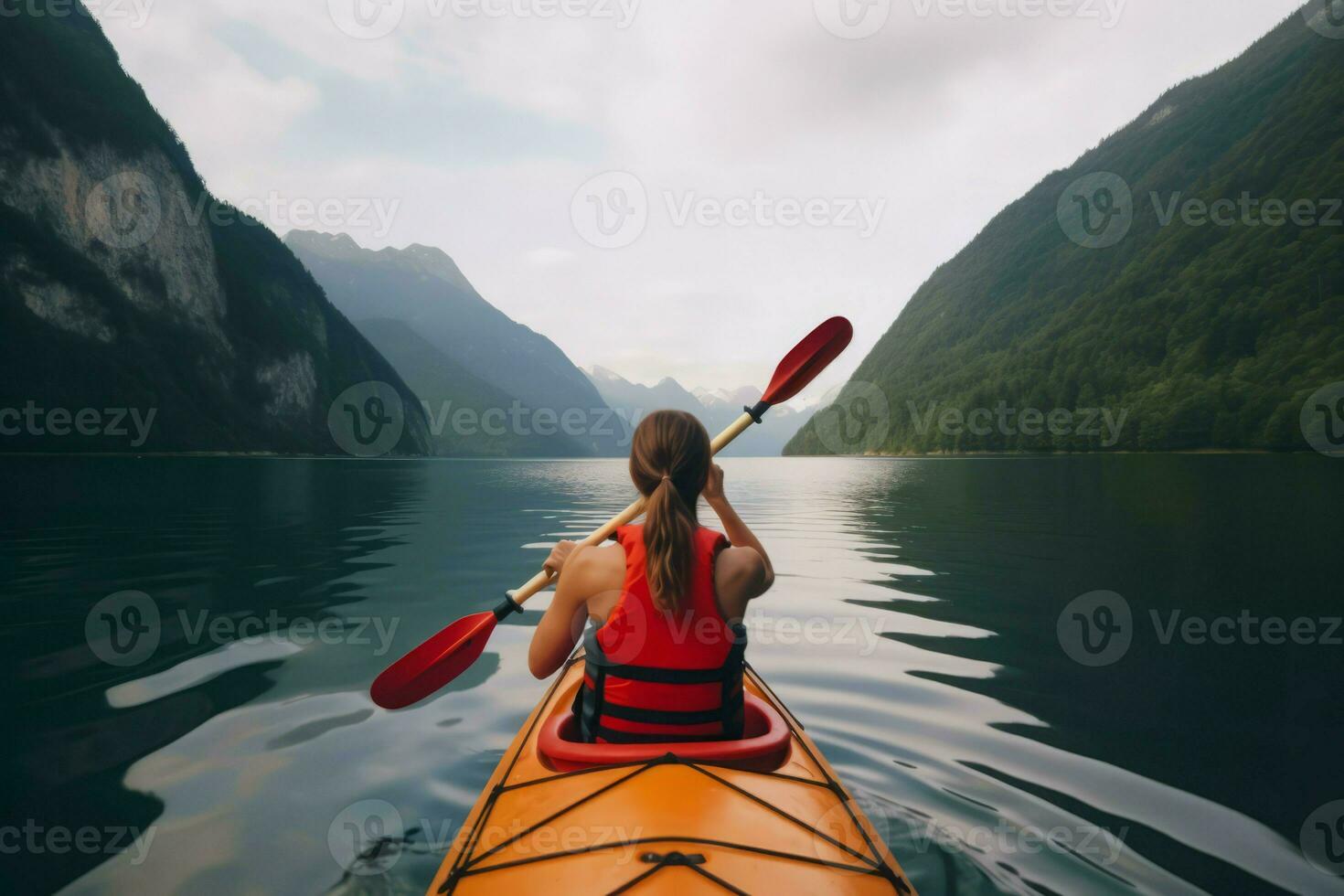 Kajakpaddling berg sjö springa. generera ai foto