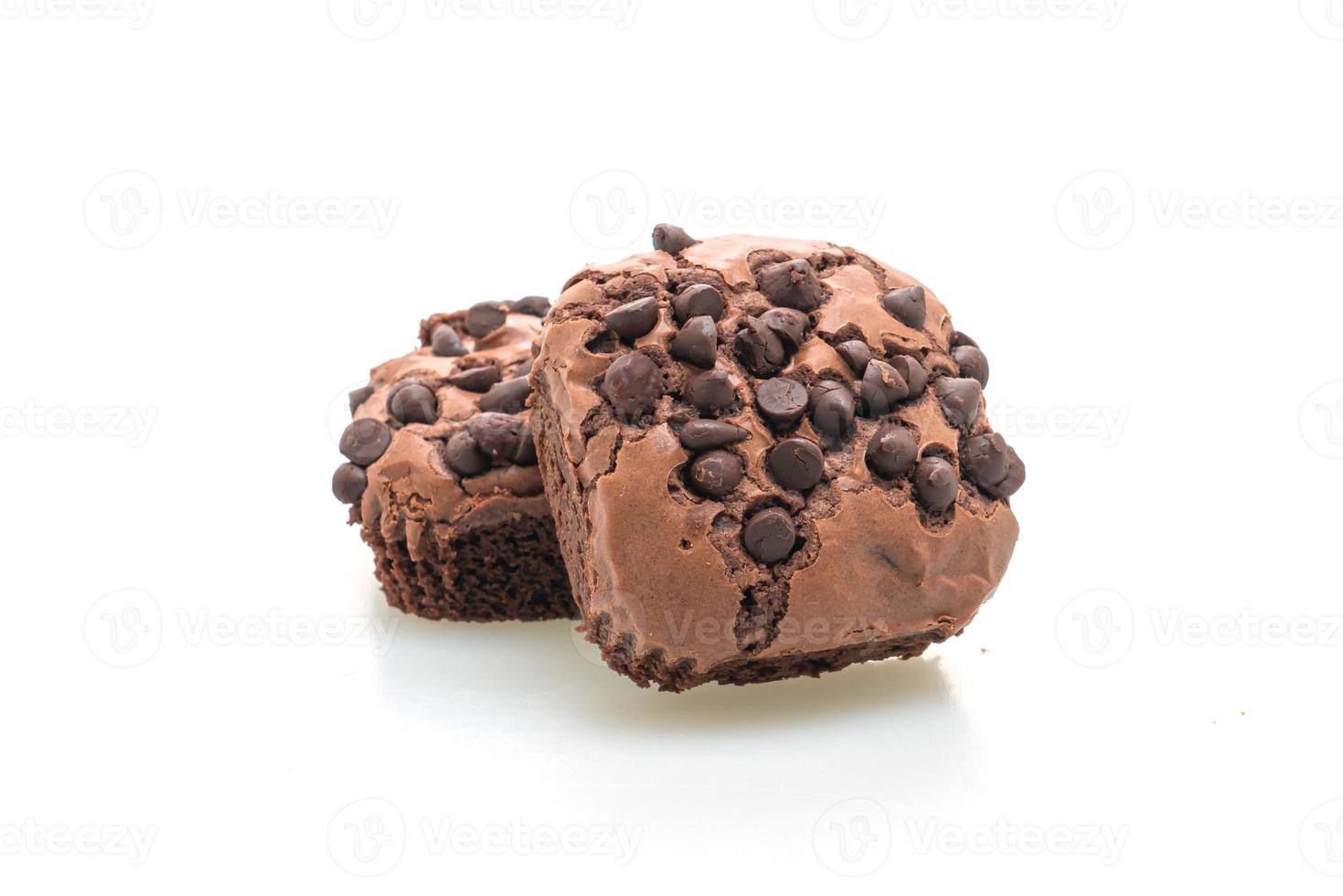 mörk choklad brownies med chokladflis på toppen foto