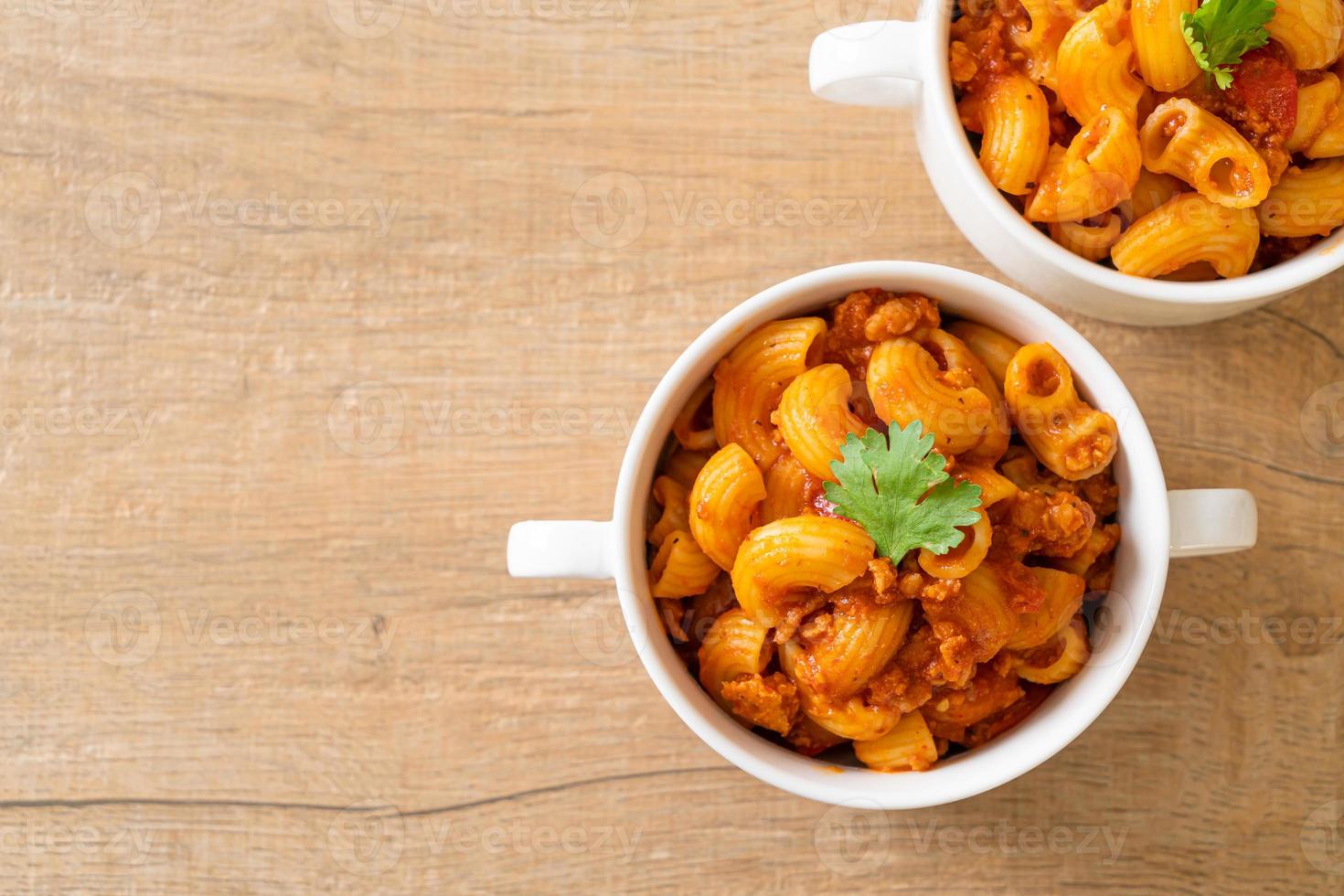 makaroner med tomatsås och köttfärs, amerikansk chop suey, amerikansk gulasch foto