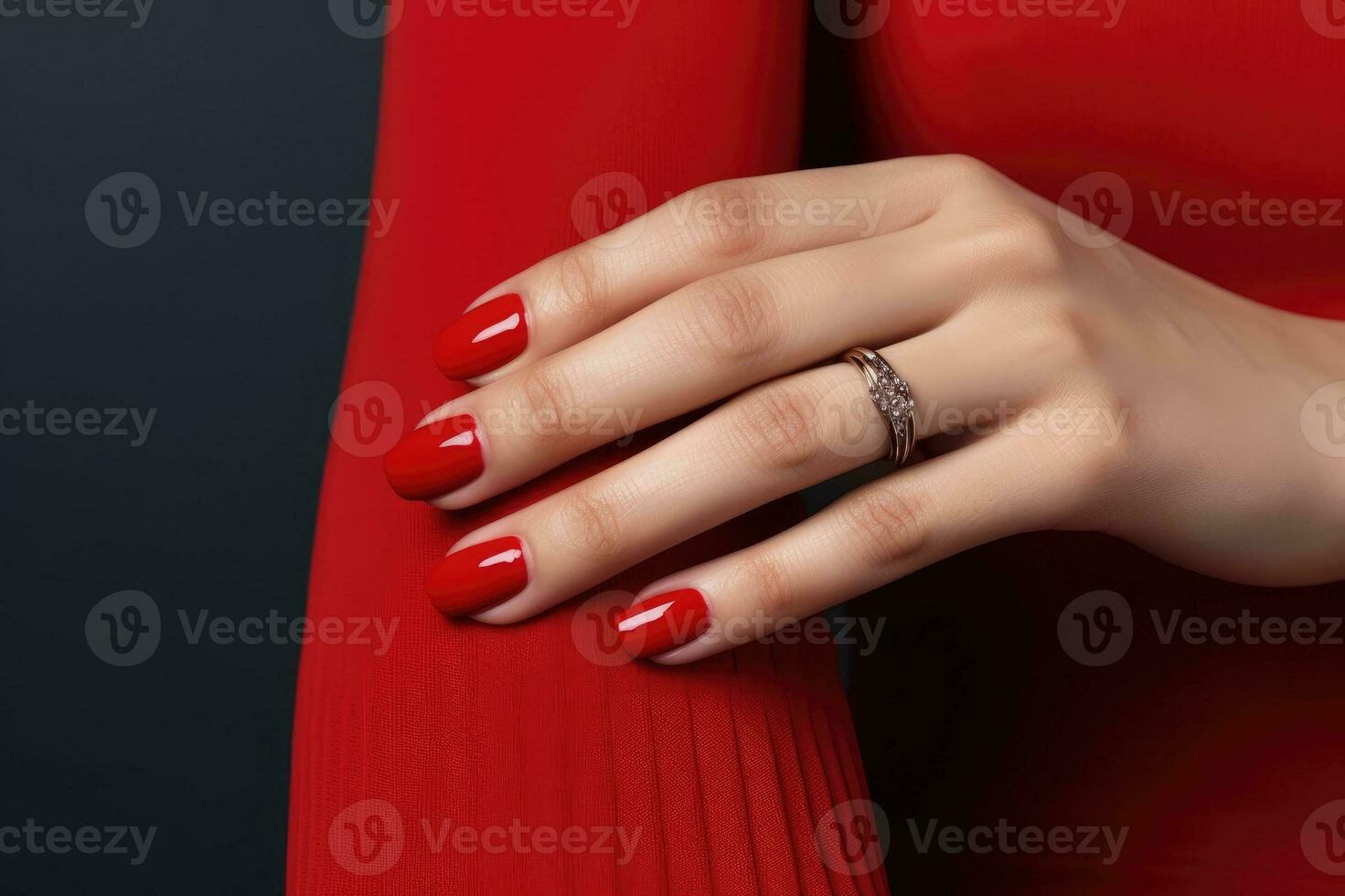 välskött hand med röd nagel putsa. foto