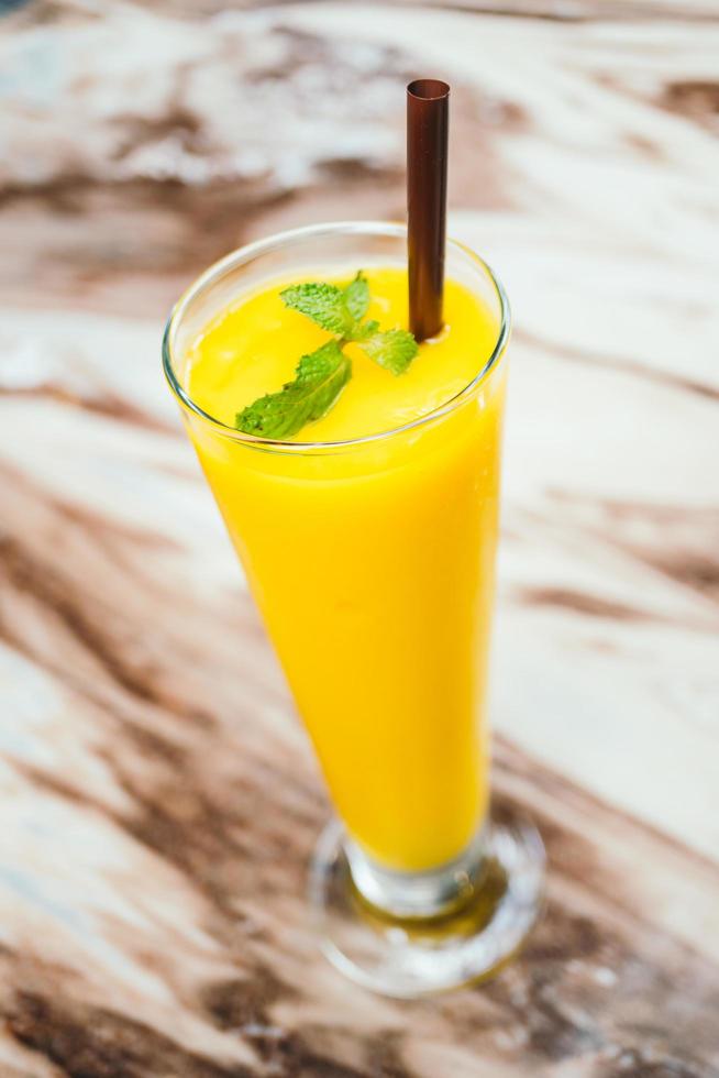 iced mango smoothie glas foto