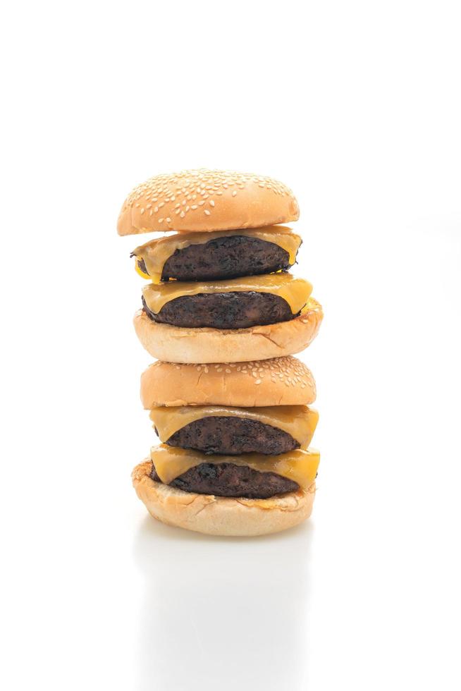 hamburgare eller nötkött hamburgare med ost isolerad på vit bakgrund foto