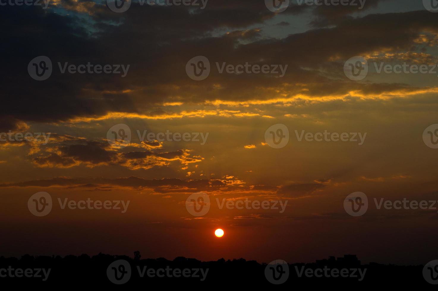 vacker solnedgång himmel med moln. abstrakt himmel. foto