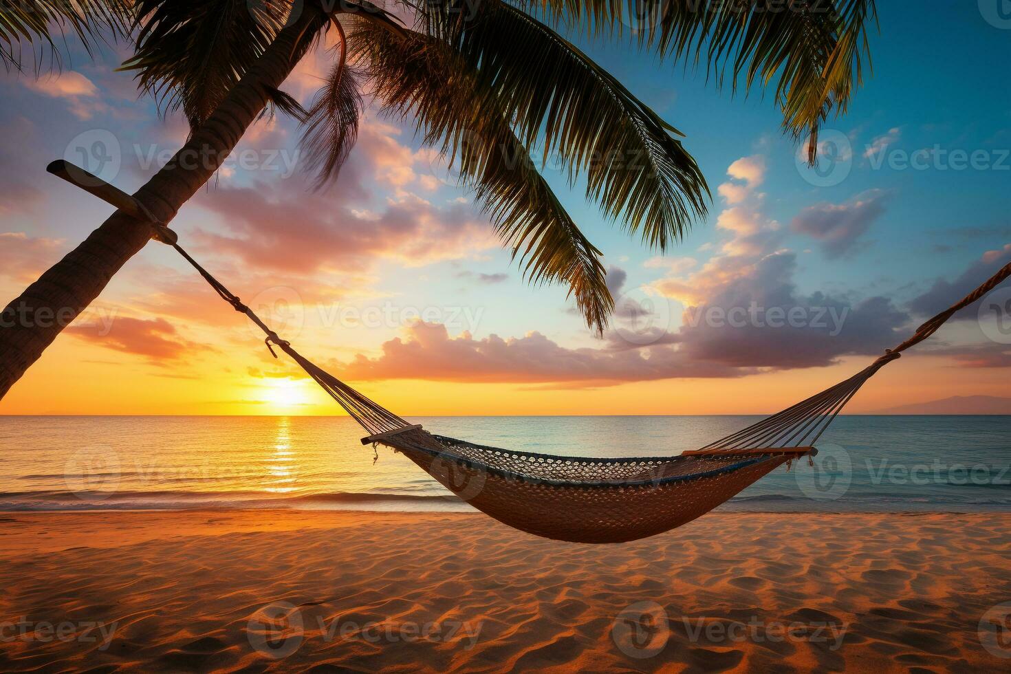 lugn tropisk strand scen på solnedgång med handflatan träd, en hängmatta, och mjuk sand ai generativ foto
