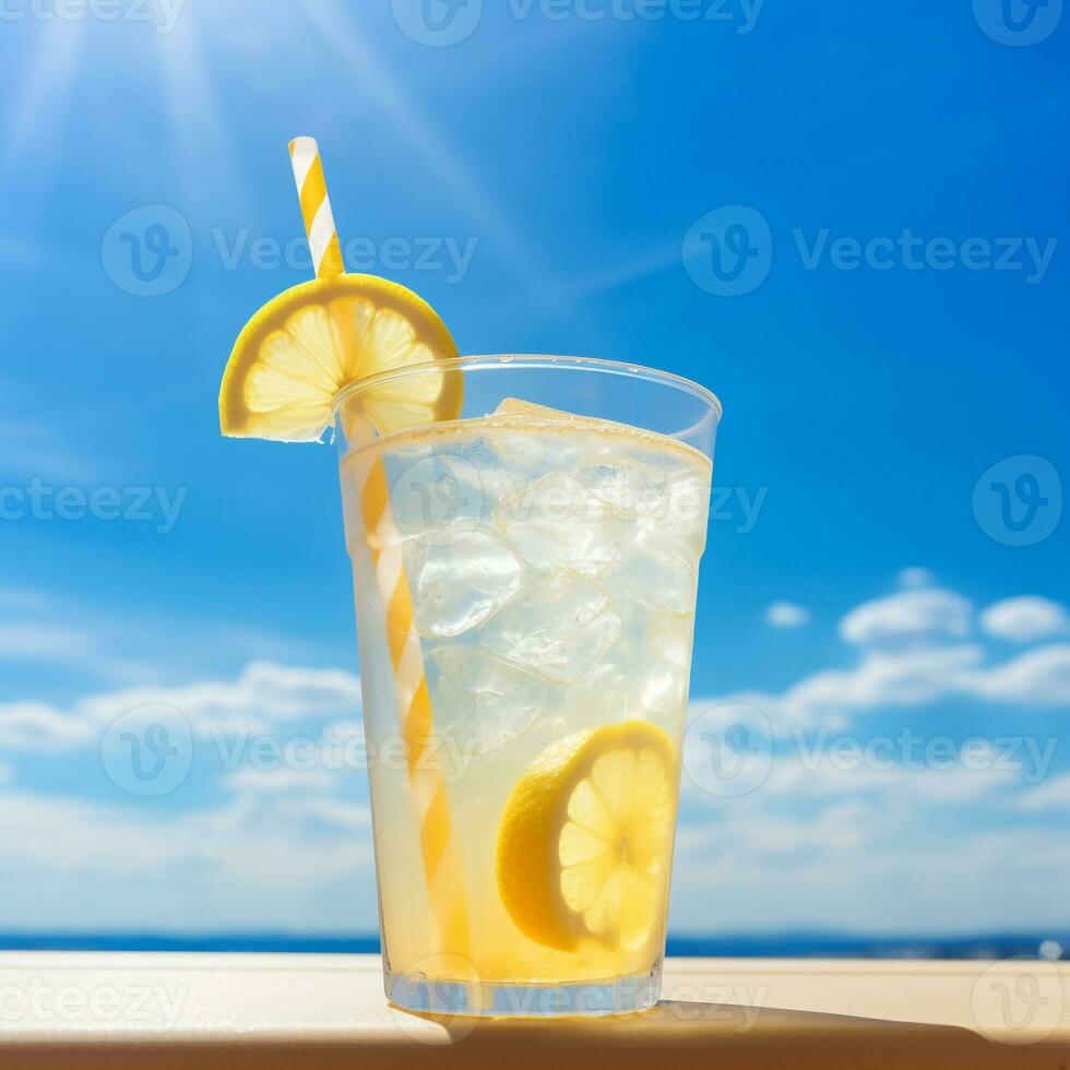 ljus sommar bild av iced citronsaft i glas med citron- skiva och sugrör ai generativ foto