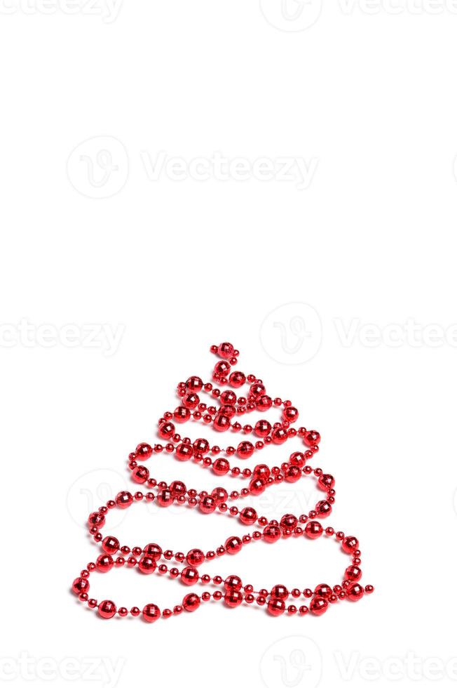 juldekoration, julgran av prydnad med bollar på vit bakgrund foto