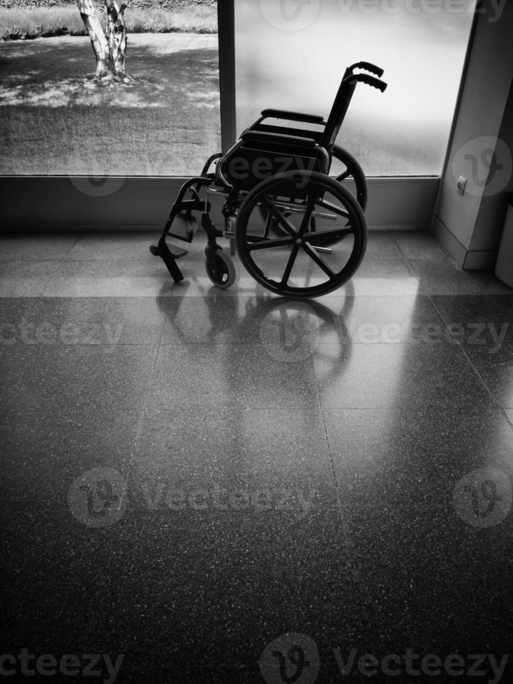 rullstol på ett sjukhus foto