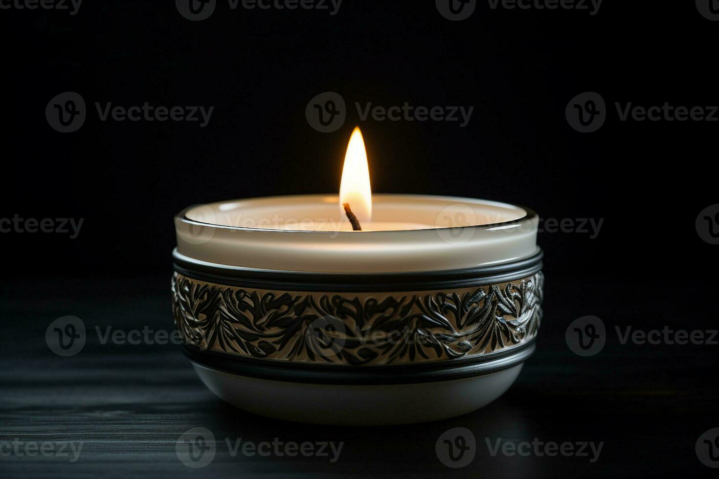 en vit ljus brinnande i dekorativ keramisk hållare på en mörk bakgrund. symbol av hoppas, kärlek, eller fred, påminnelse av de skönhet och bräcklighet av liv. ai genererad. foto