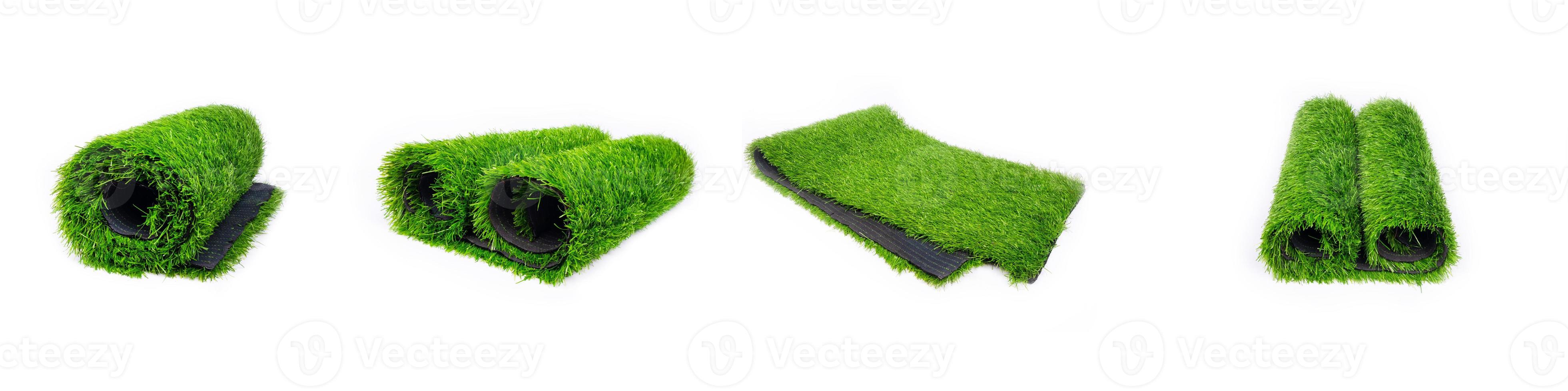 uppsättning rulle av konstgjorda gröna gräs isolerad på vit bakgrund, plast gräsmatta foto